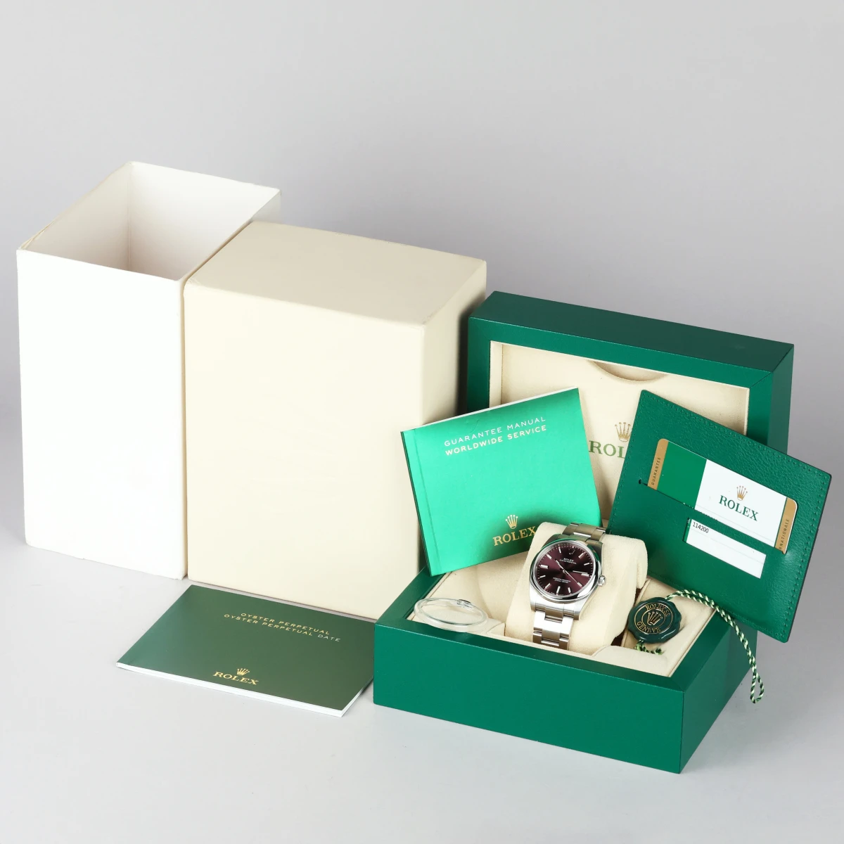 Rolex Oyster Perpetual (114200)
